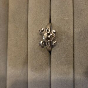 Jewlery Silver Tone skull ring Size 9